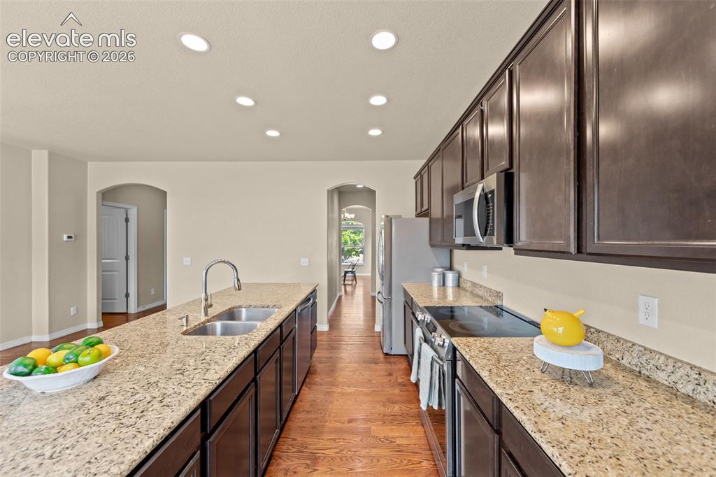 Image 13 of 44: Kitchen