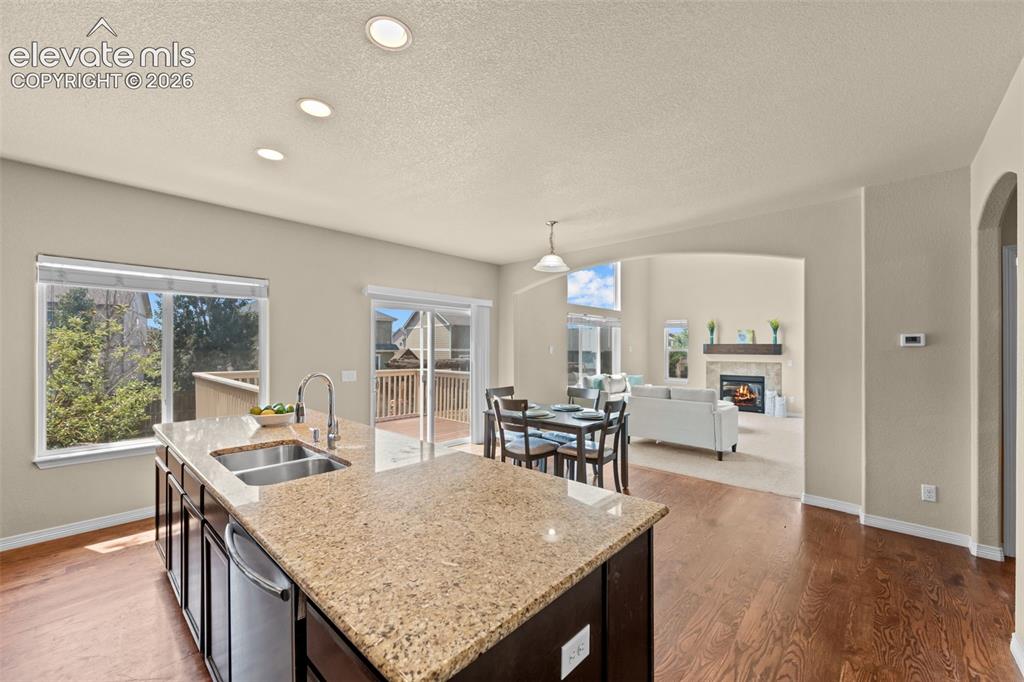 Image 14 of 44: Kitchen