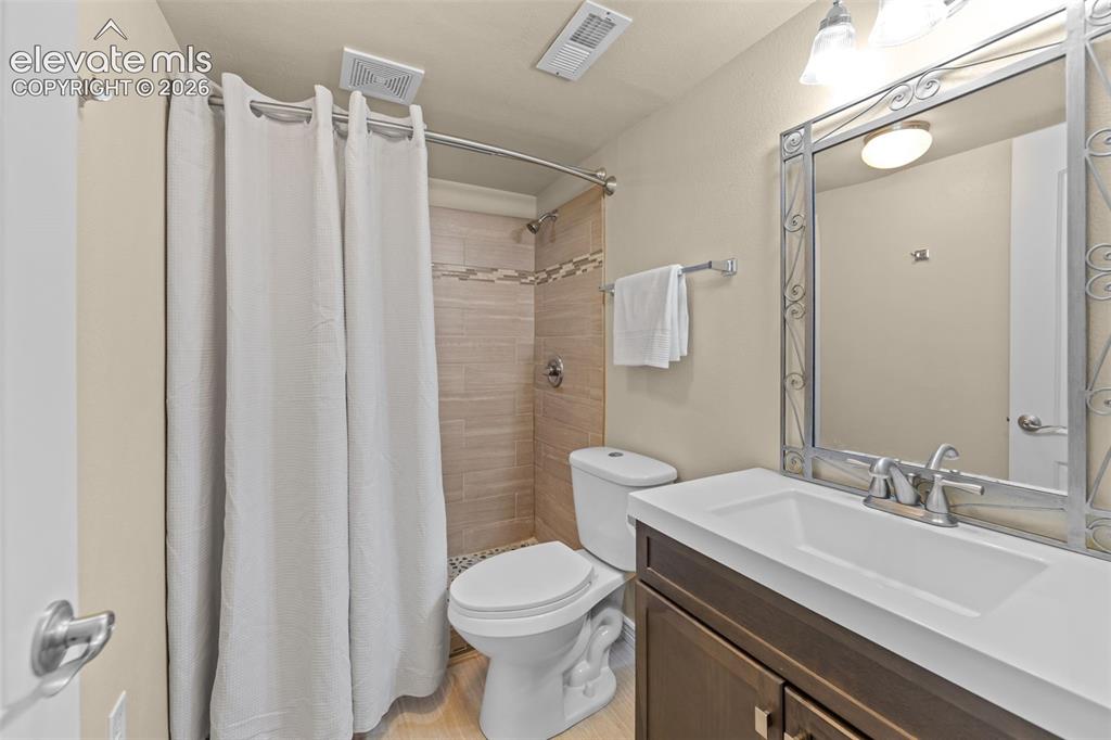 Image 34 of 44: Basement bathroom