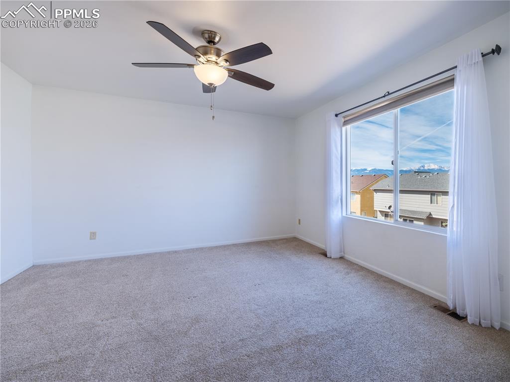 Image 18 of 28: Bedroom