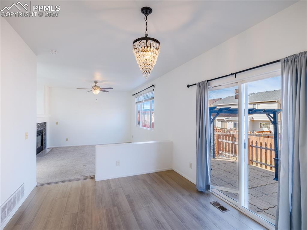 Image 9 of 28: Dining Area