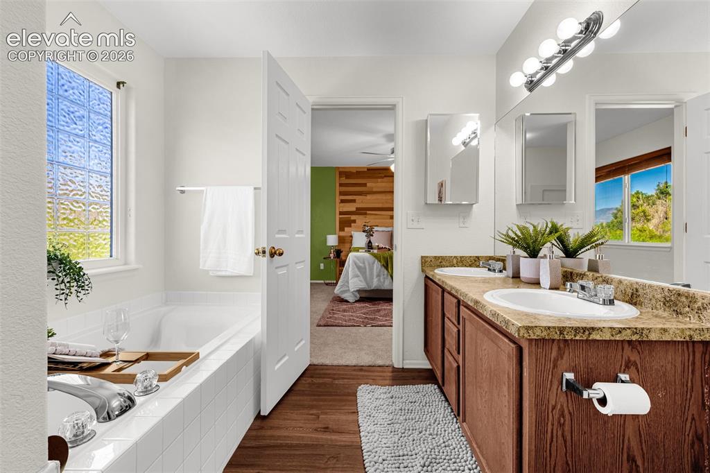 Image 14 of 46: Bathroom