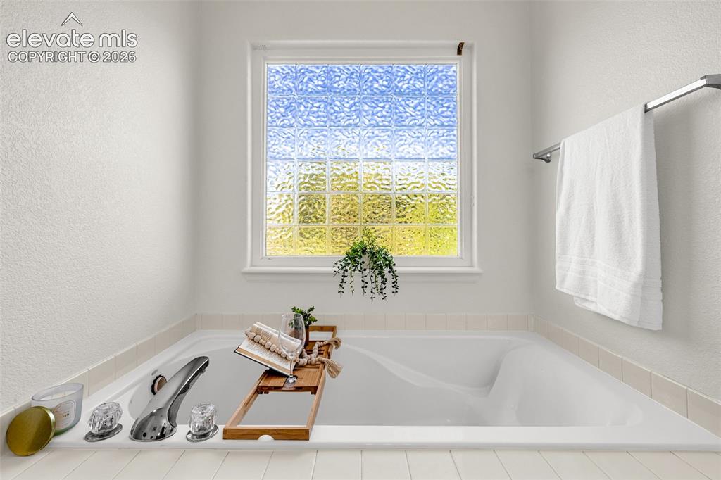 Image 15 of 46: Bathroom
