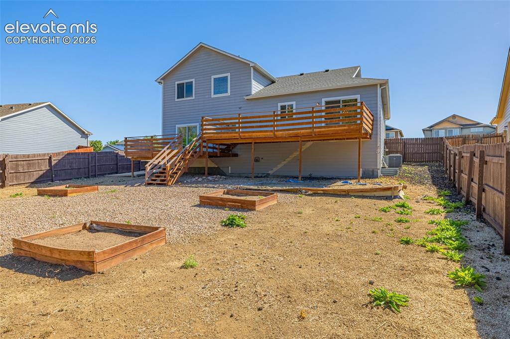 Image 31 of 46: Back of Structure