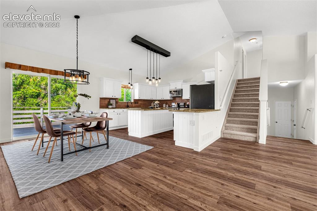 Image 4 of 46: Dining Area