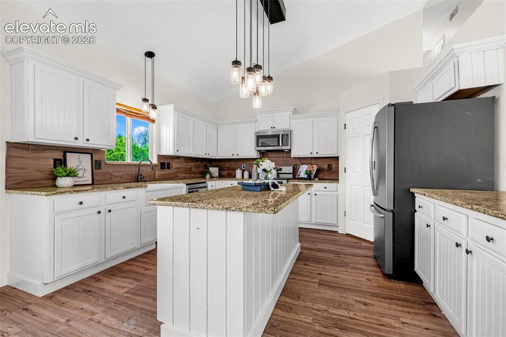 Image 5 of 46: Kitchen