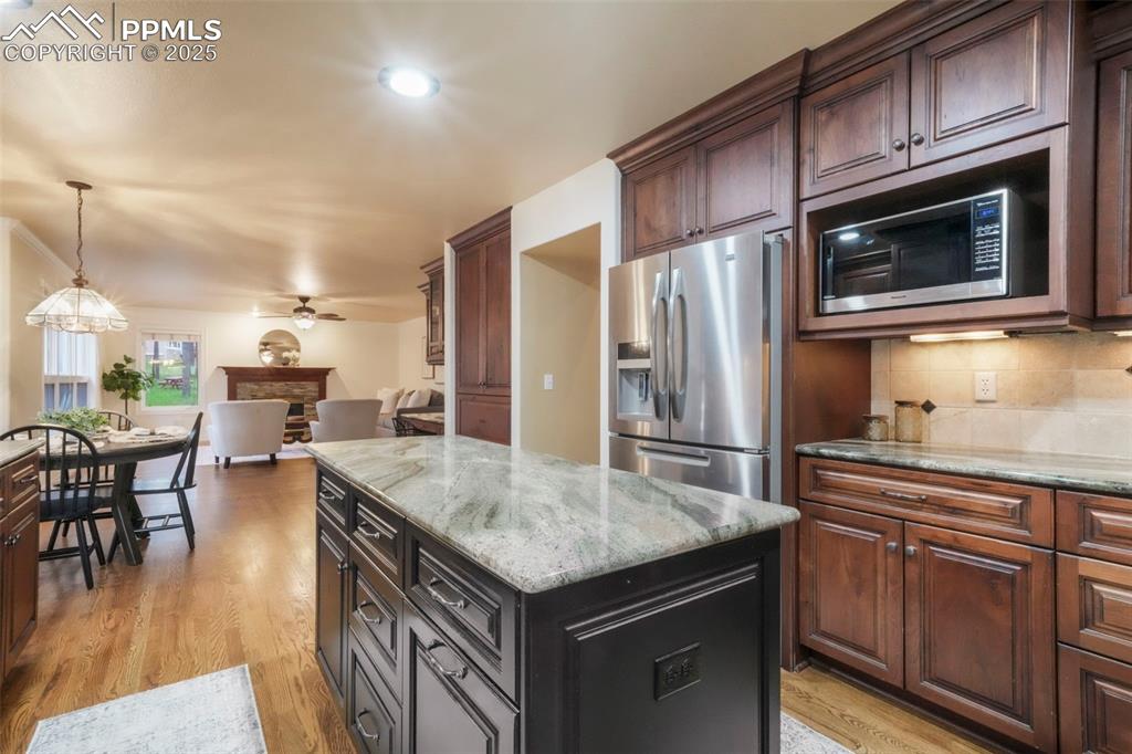Image 11 of 50: Kitchen