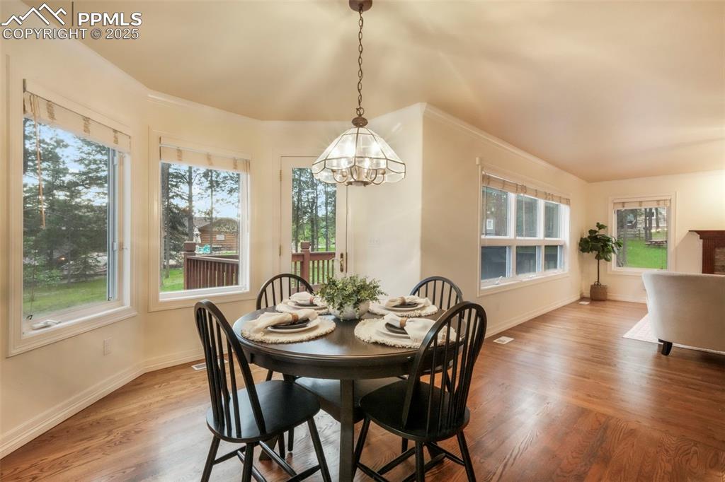Image 13 of 50: Dining Area