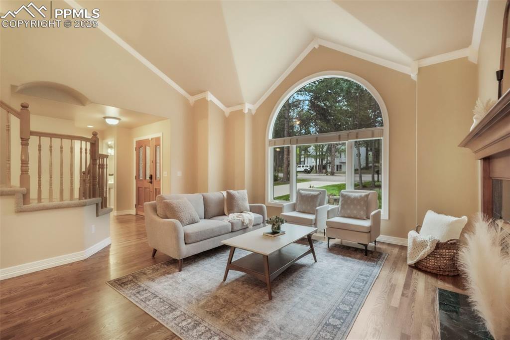 Image 5 of 50: Family Room