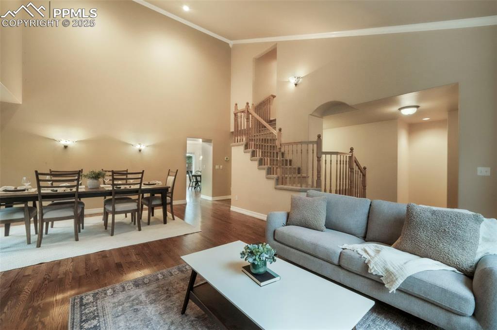 Image 7 of 50: Family Room
