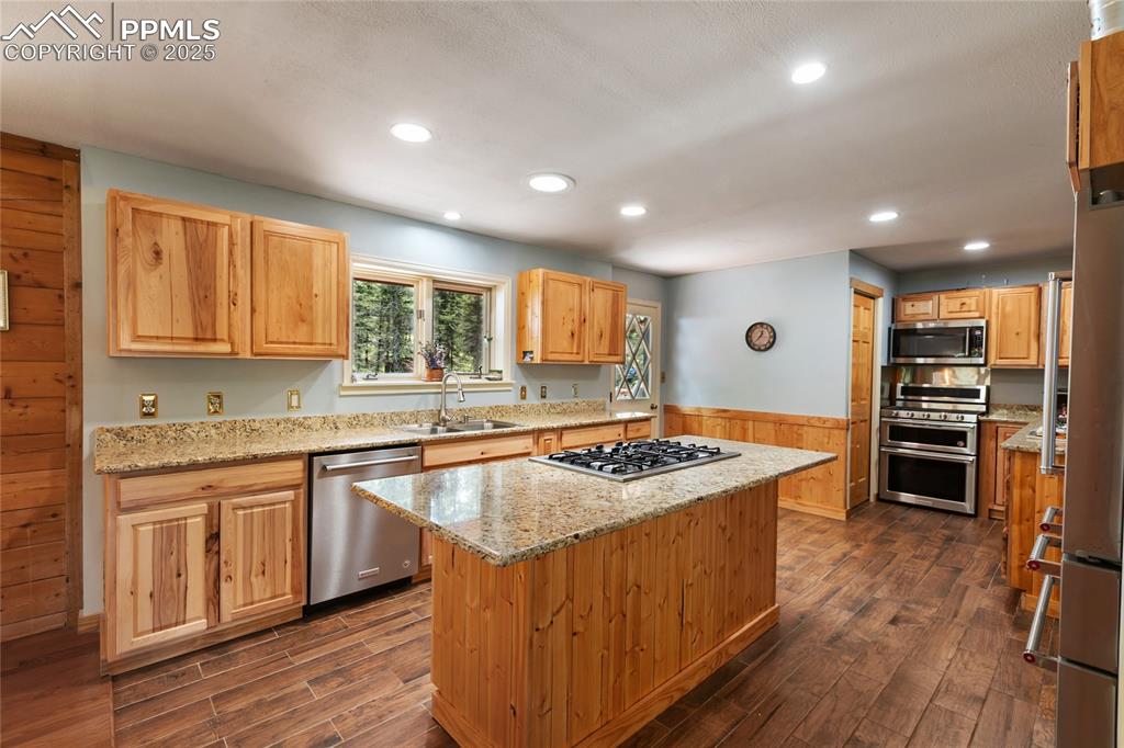 Image 11 of 40: Kitchen