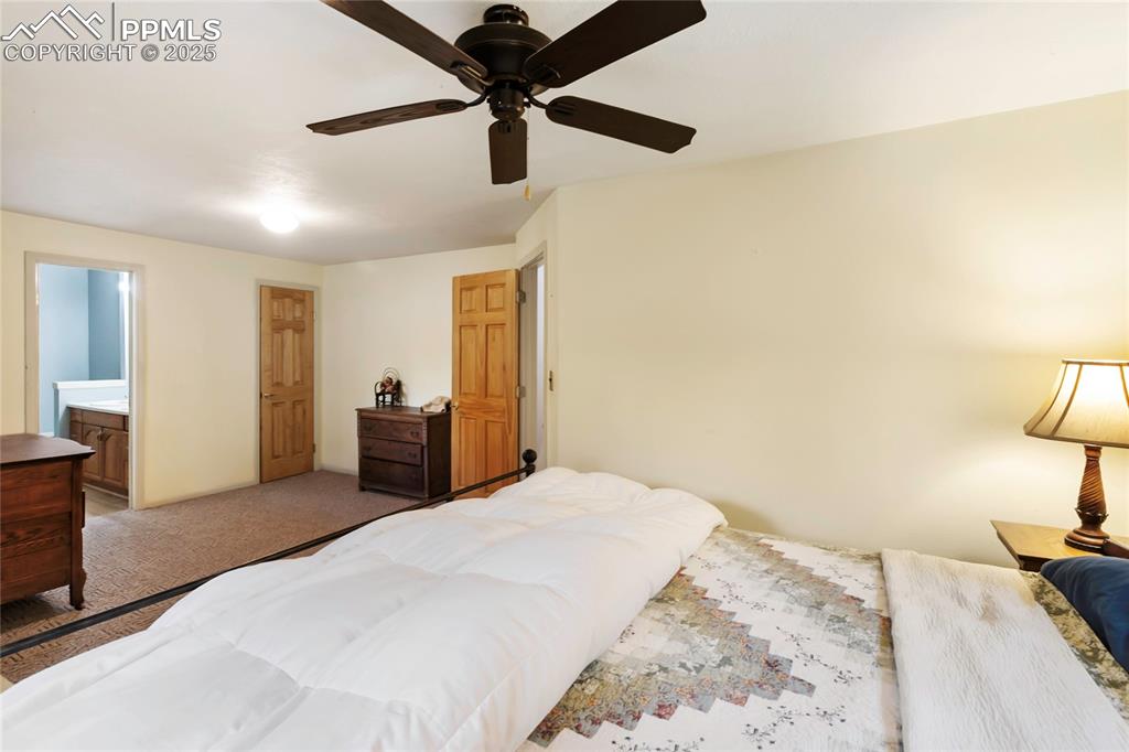 Image 23 of 40: Bedroom