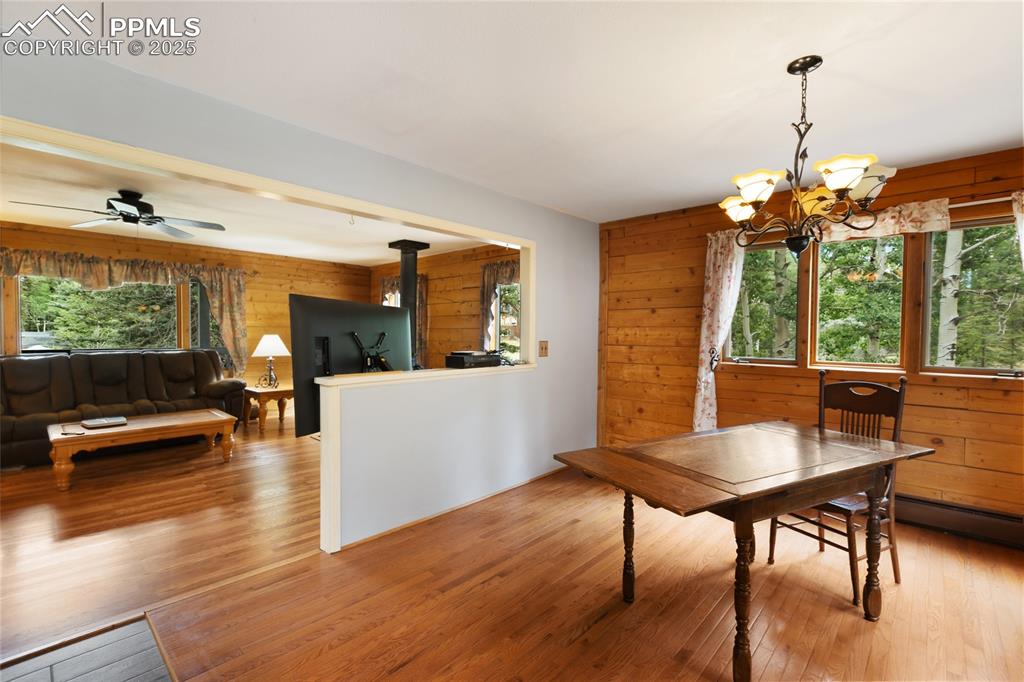 Image 8 of 40: Dining Area