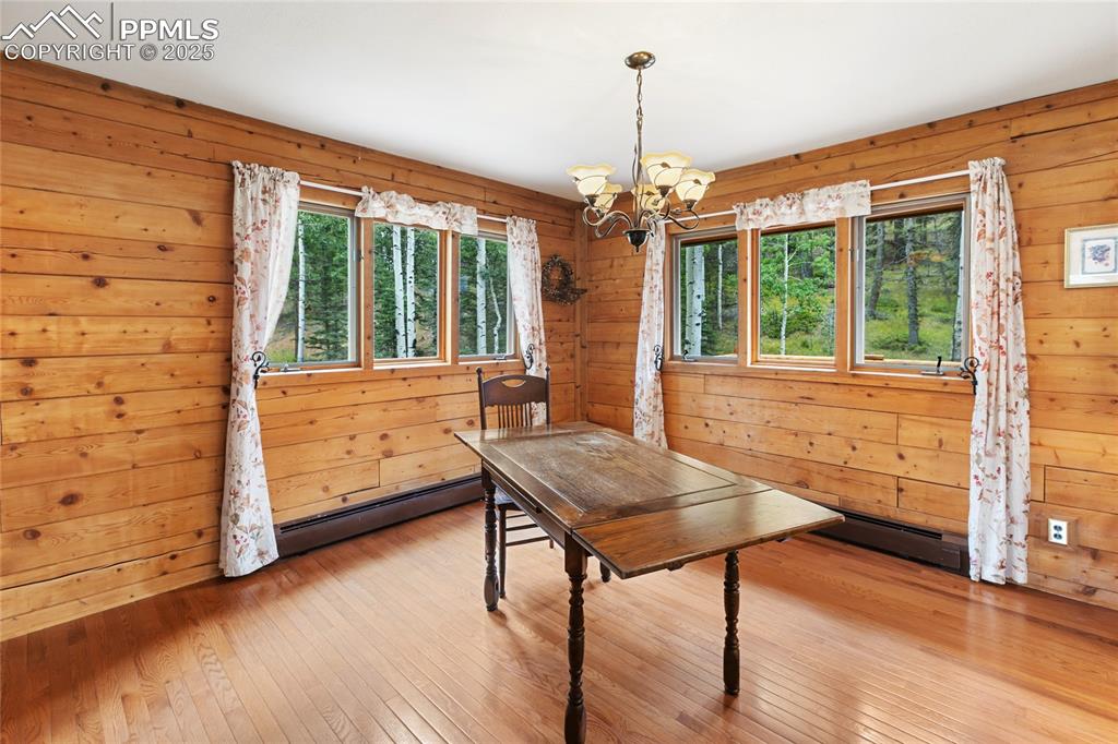 Image 9 of 40: Dining Area