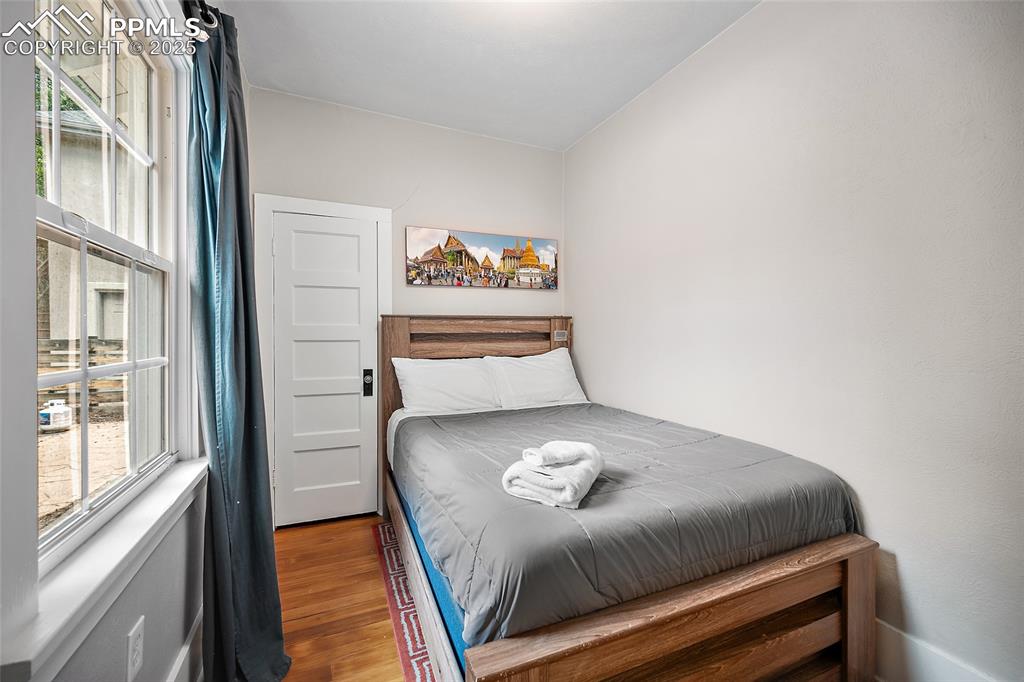 Image 10 of 39: Bedroom