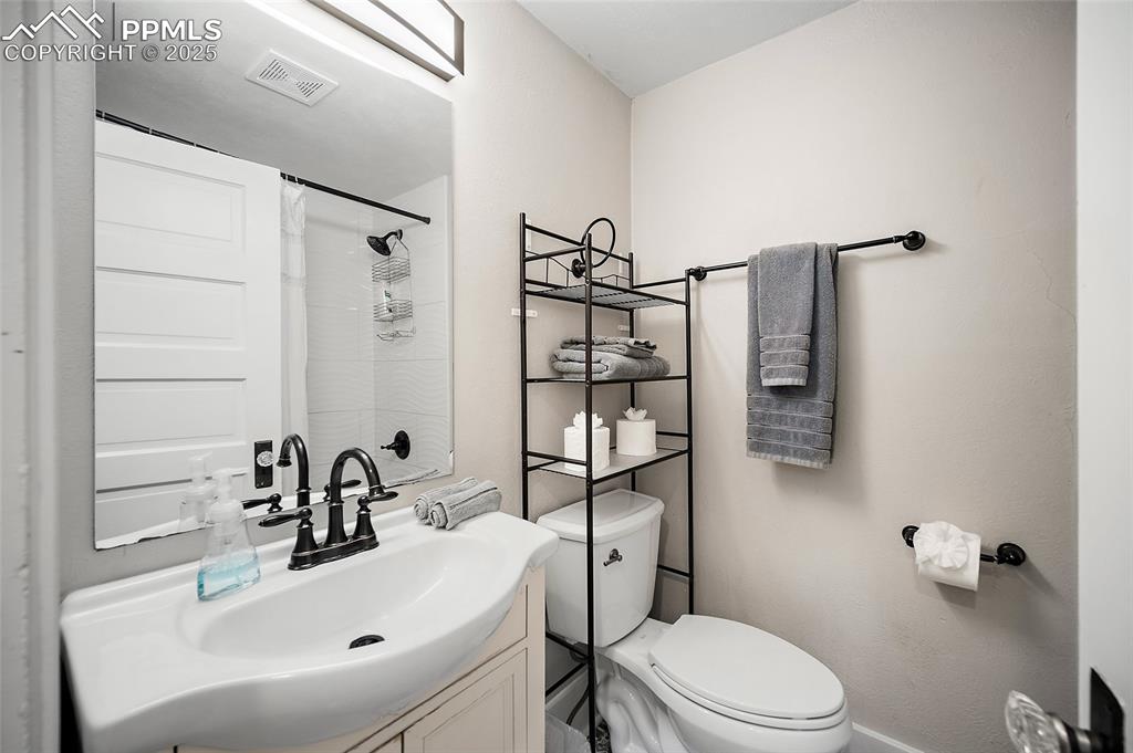 Image 11 of 39: Bathroom