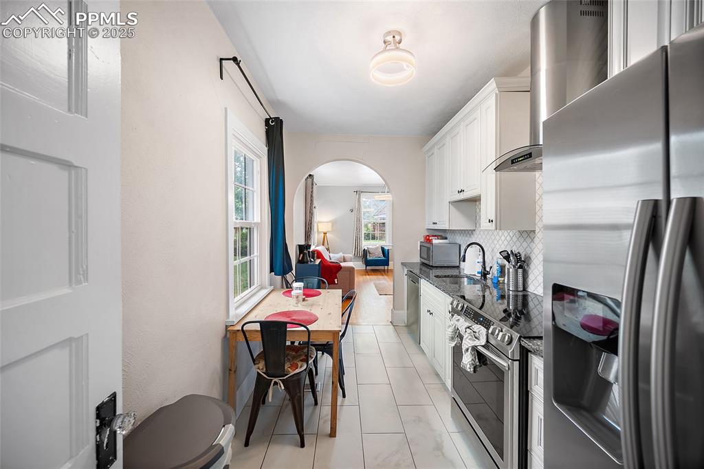 Image 13 of 39: Kitchen