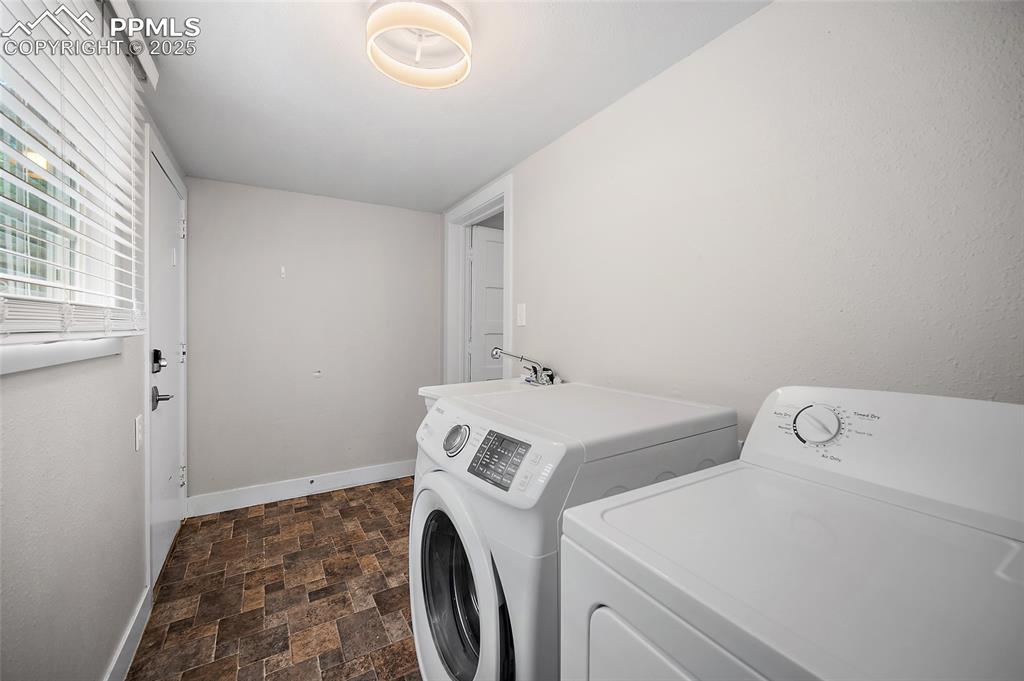 Image 16 of 39: Laundry