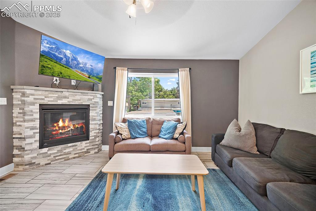 Image 19 of 39: Living Room