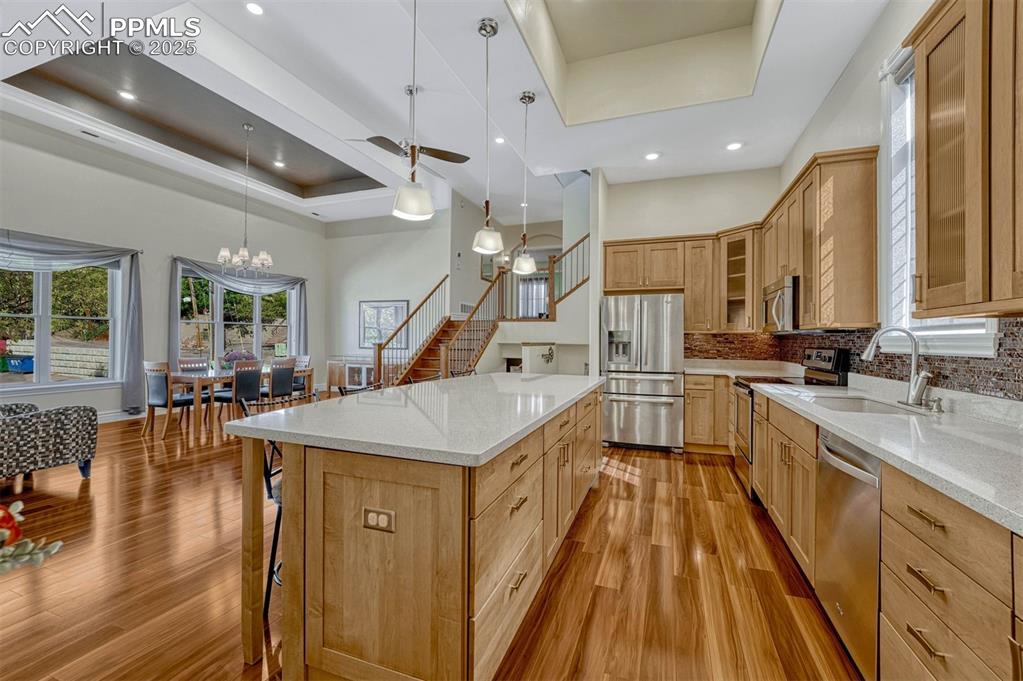 Image 19 of 50: Kitchen