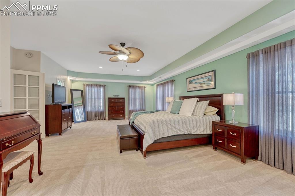 Image 25 of 50: Bedroom