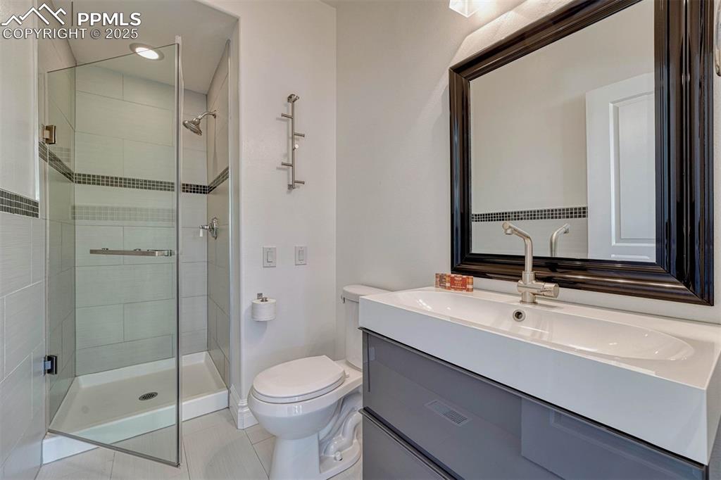 Image 41 of 50: Bathroom