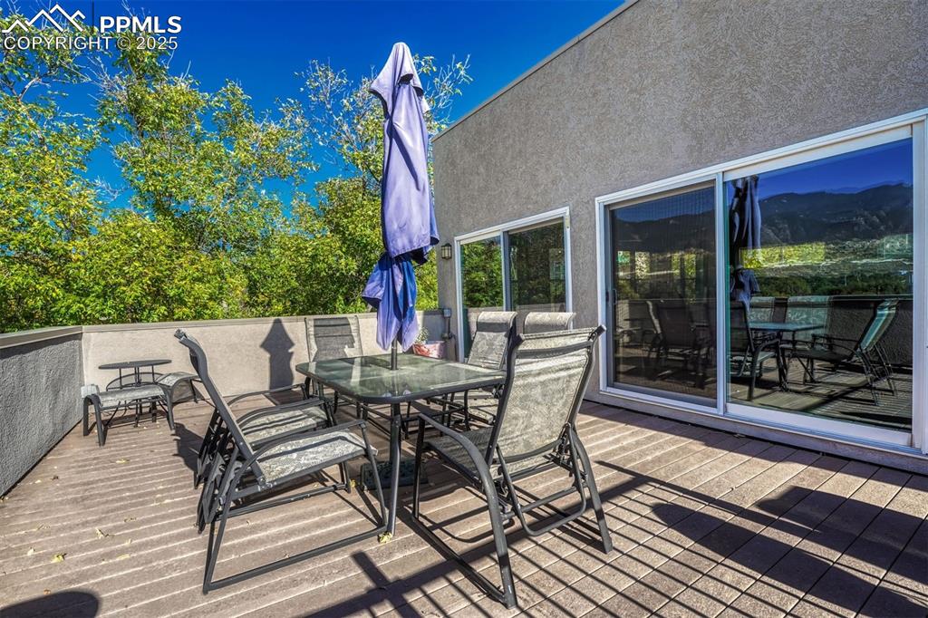 Image 43 of 50: Deck