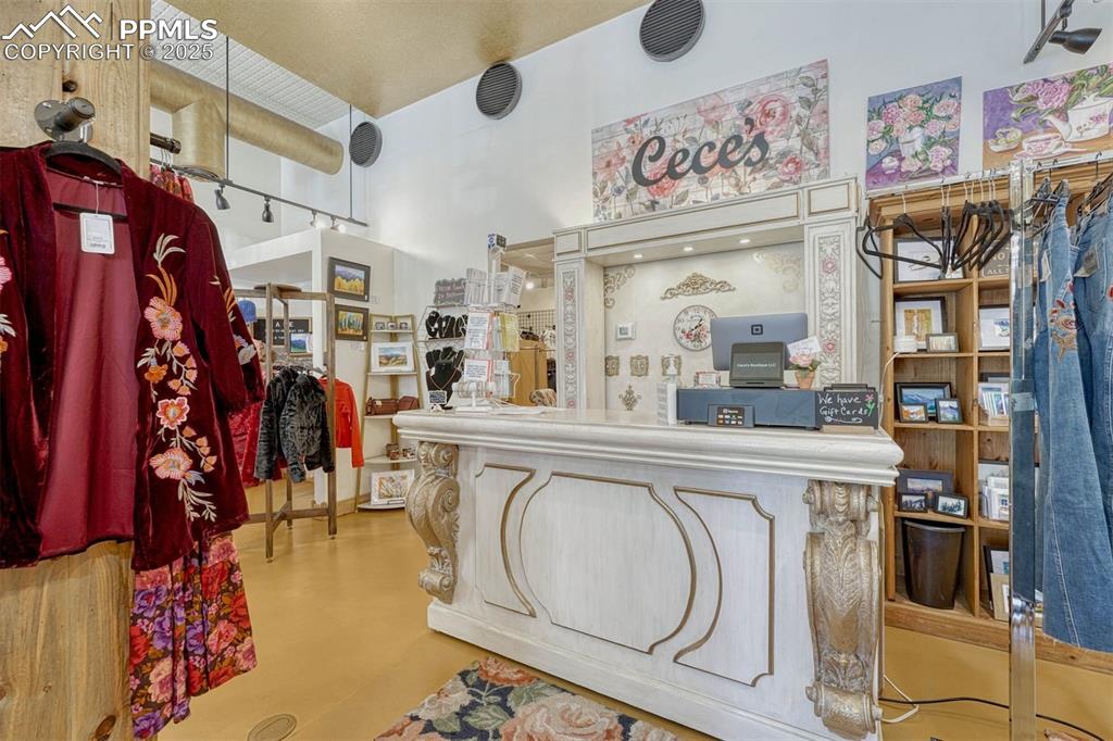 Image 8 of 50: Retail Space