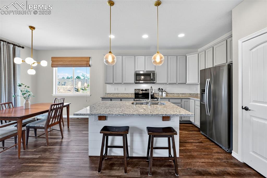 Image 14 of 32: Kitchen