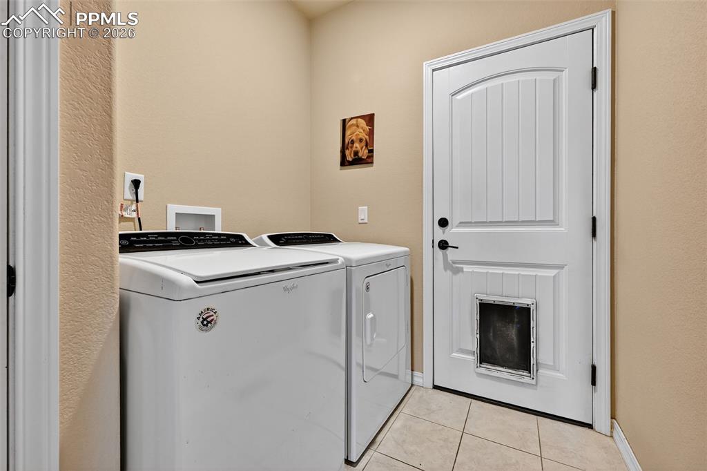 Image 21 of 32: Laundry