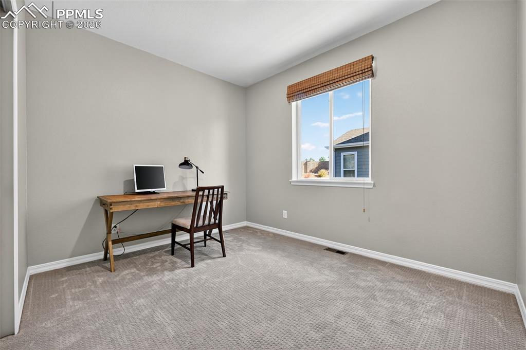 Image 22 of 32: Office