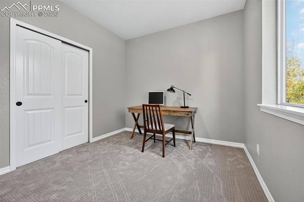 Image 23 of 32: Office