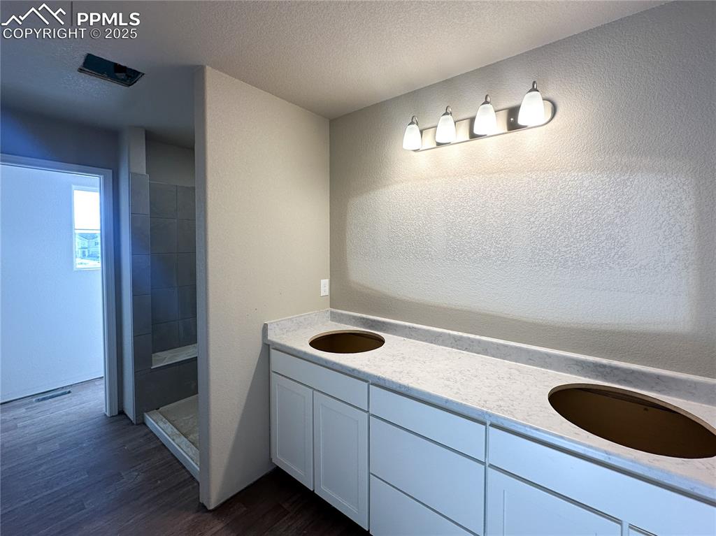 Image 15 of 19: Master Bathroom