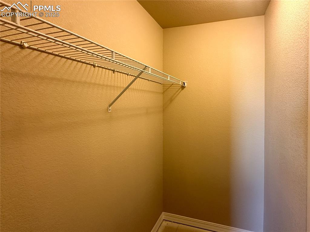 Image 18 of 19: Closet