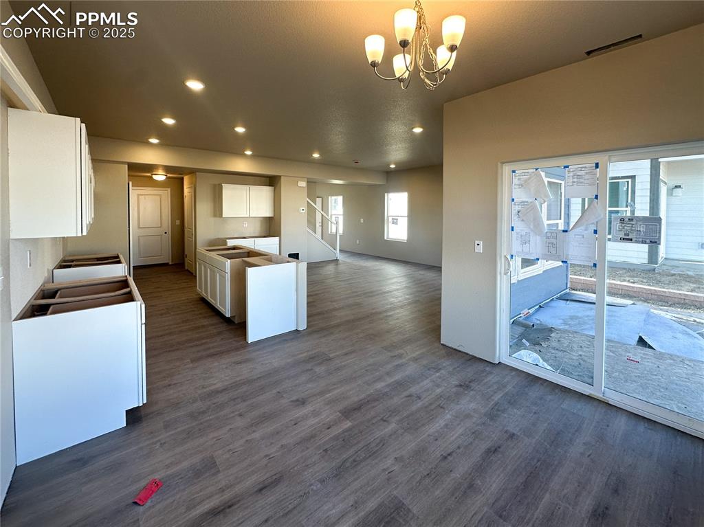 Image 6 of 19: Dining Area