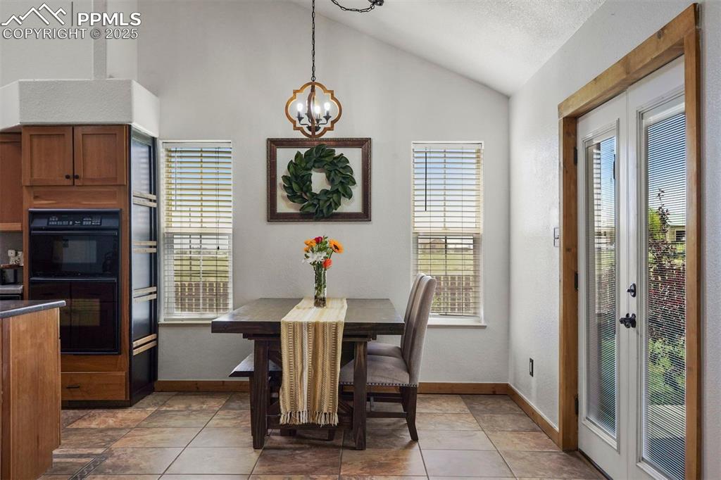 Image 8 of 34: Dining Area