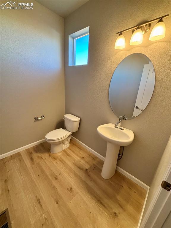 Image 21 of 21: Bathroom