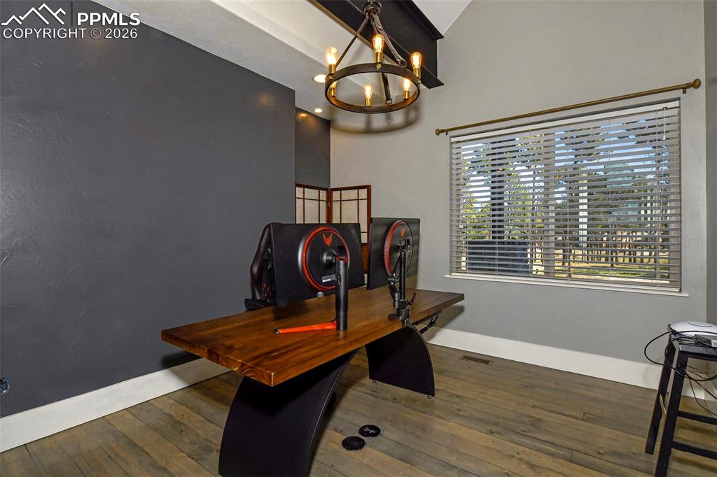 Image 12 of 50: Office