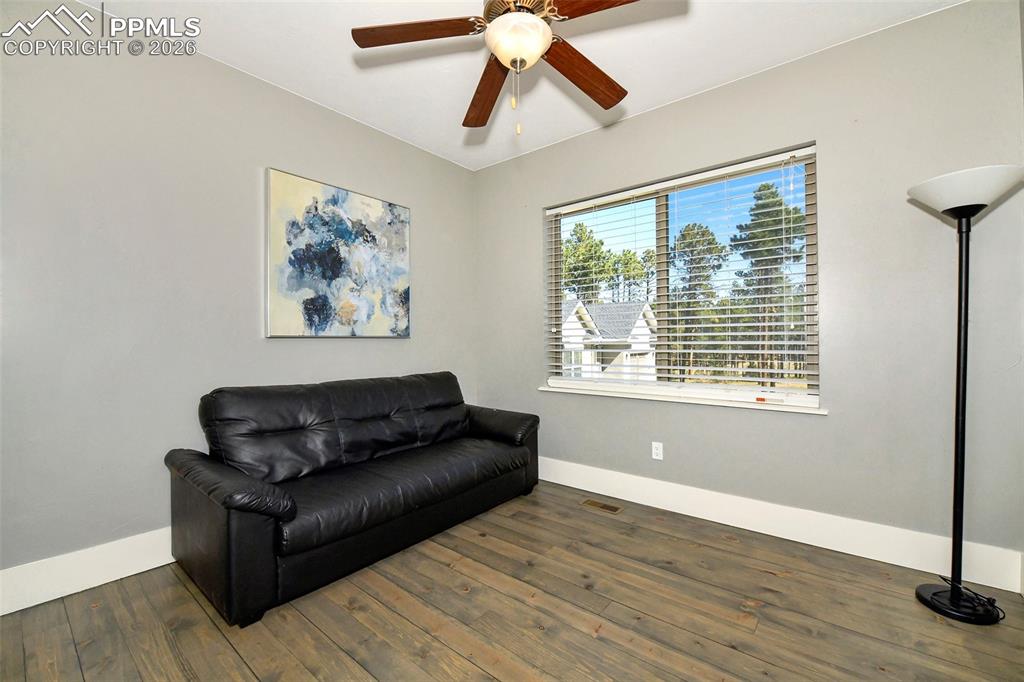 Image 13 of 50: Bedroom