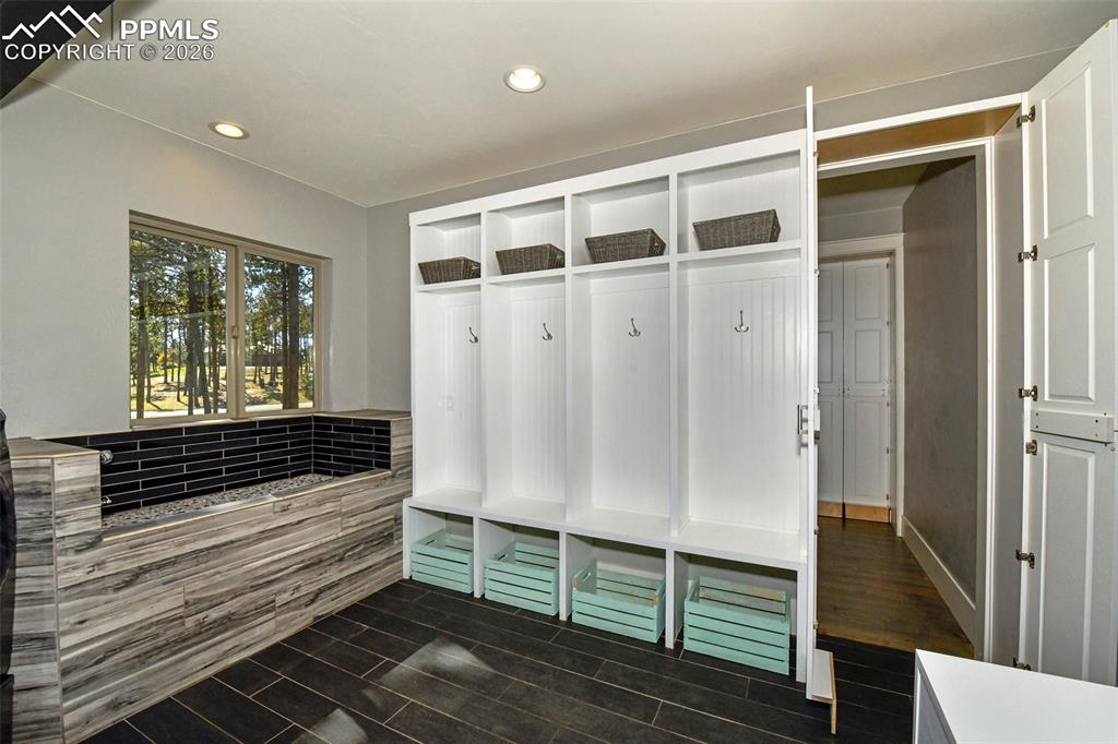 Image 19 of 50: Mud Room