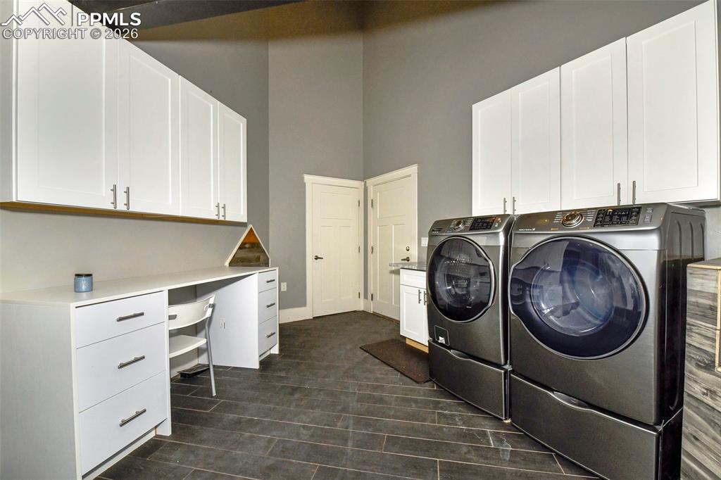 Image 20 of 50: Laundry