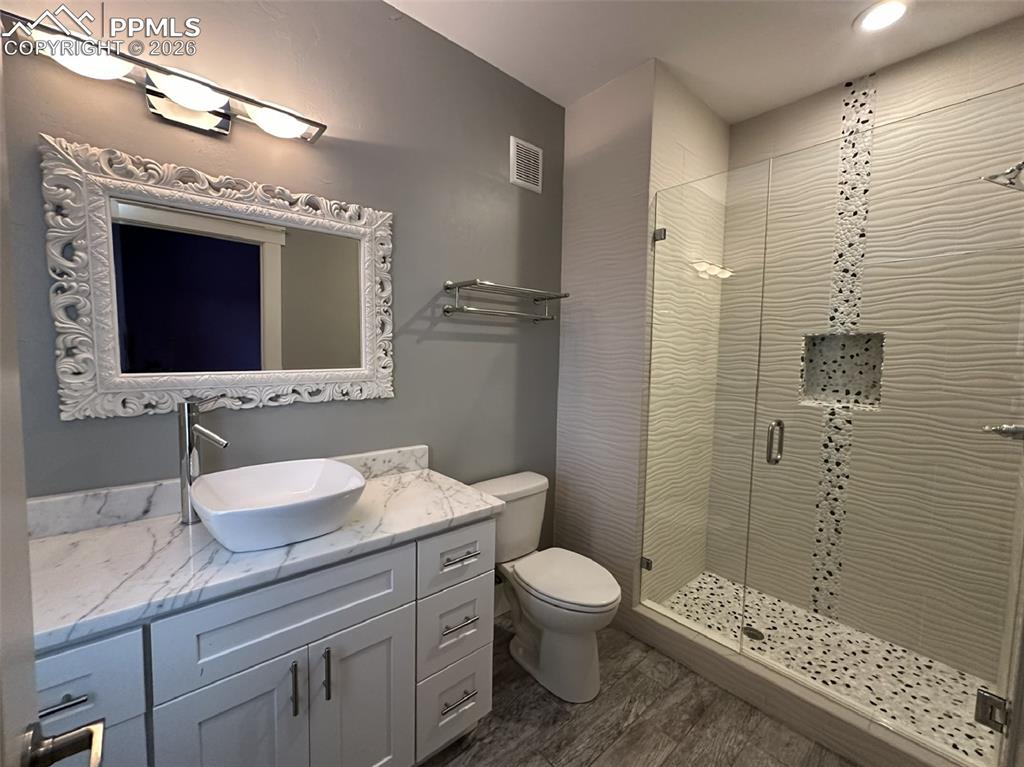 Image 30 of 50: Bathroom