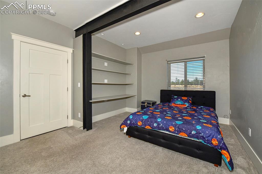 Image 31 of 50: Bedroom