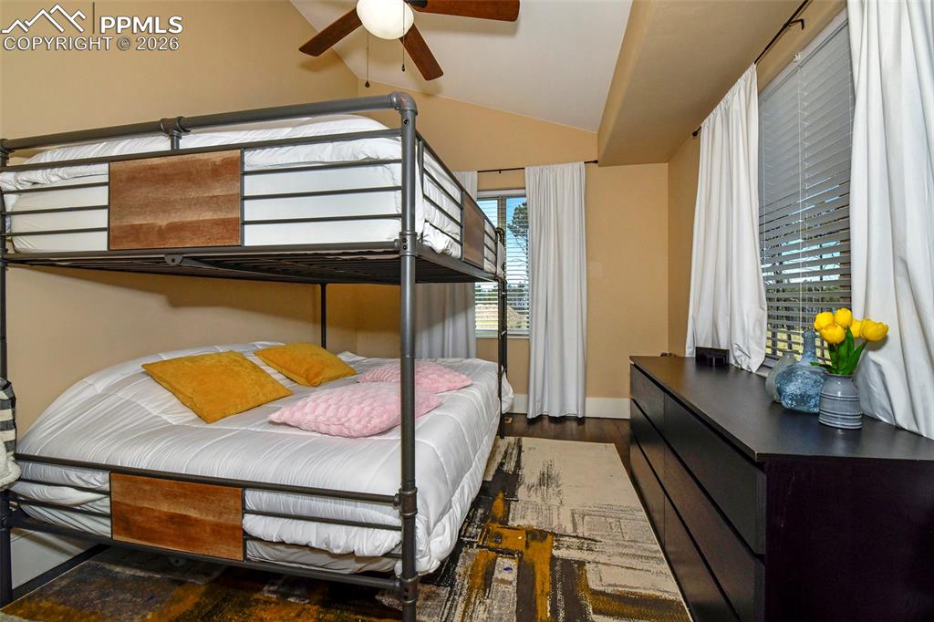 Image 46 of 50: Bedroom