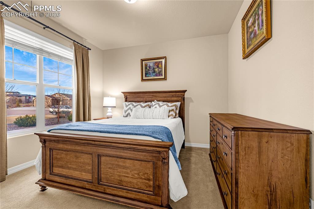 Image 18 of 35: Bedroom