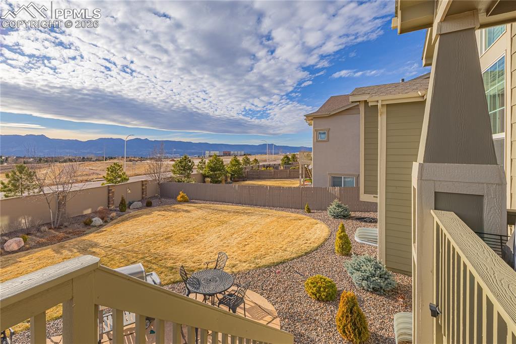 Image 28 of 35: Yard