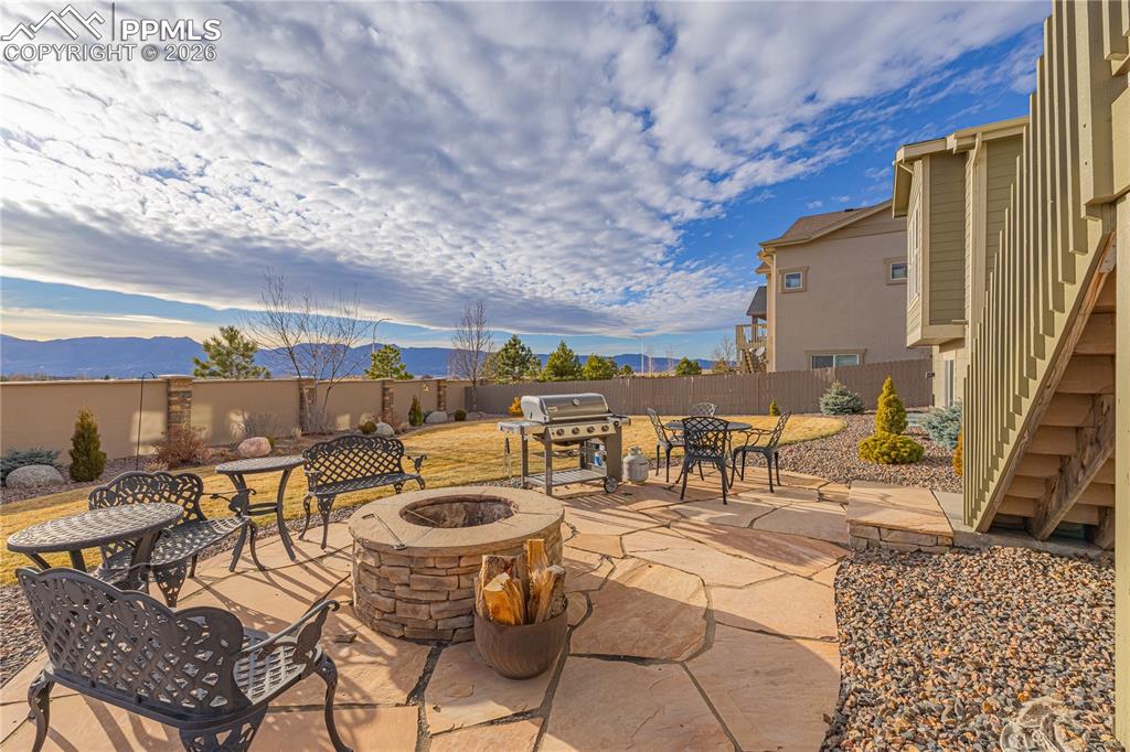 Image 31 of 35: Patio