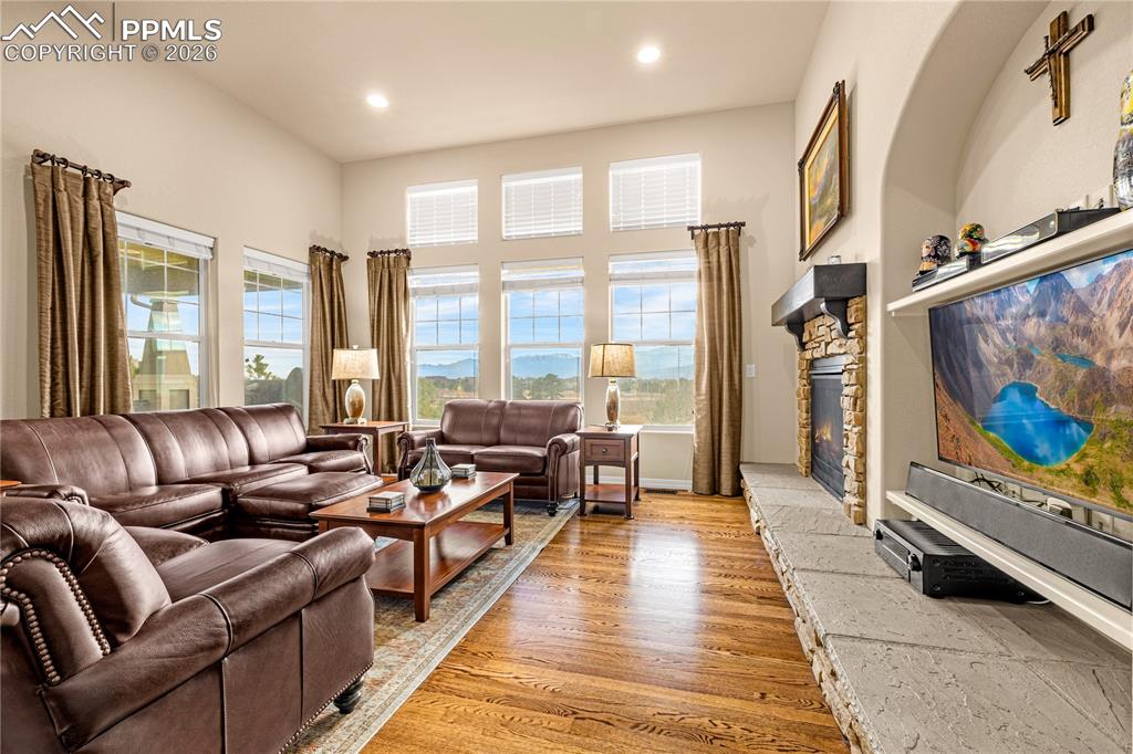 Image 4 of 35: Living Room