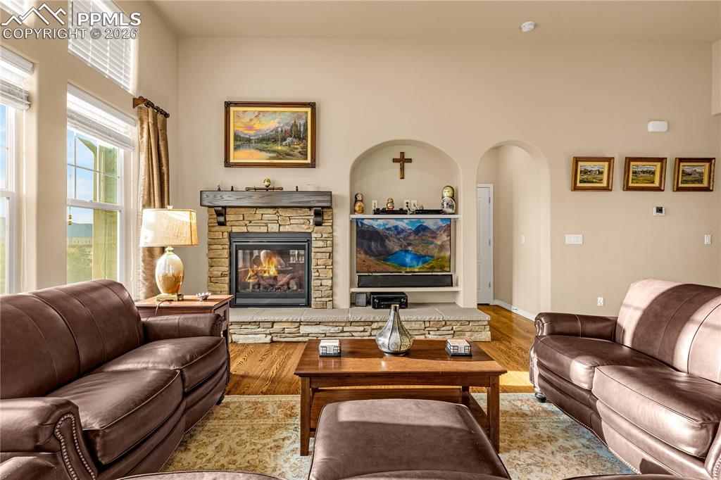 Image 5 of 35: Living Room