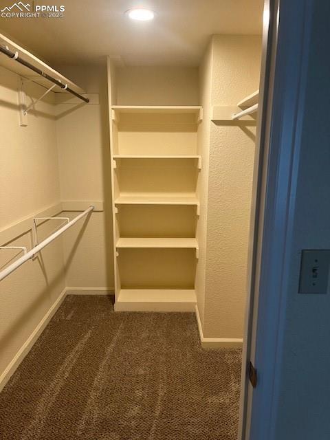 Image 12 of 18: Closet